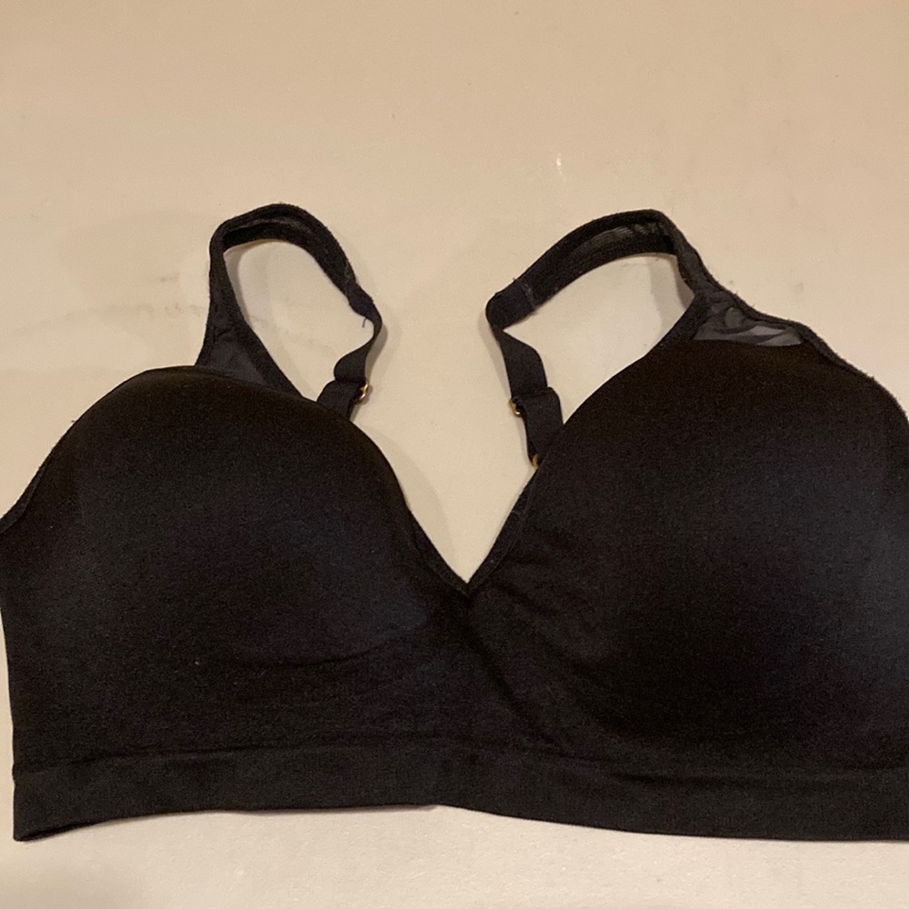 DONNA KARAN Sports Bra large fits like a 36D very comfortable